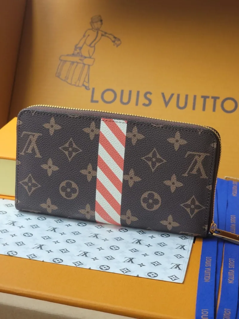 Alternative view of LV Wallets-1931