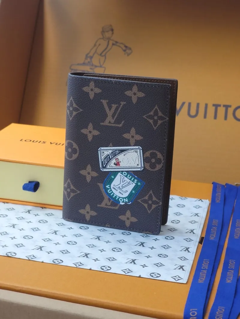 LV Wallets-1932