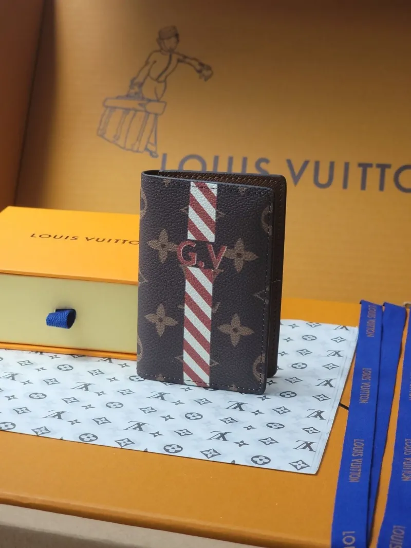 LV Wallets-1935