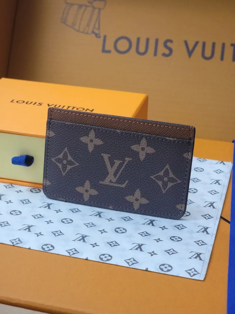 Alternative view of LV Wallets-1936