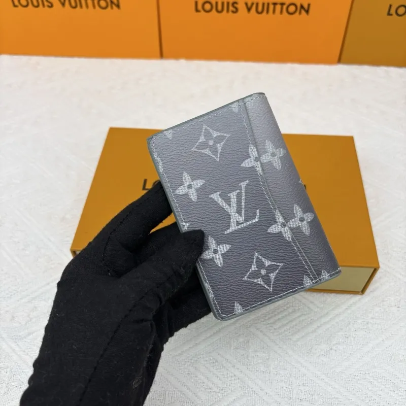 Alternative view of LV Wallets-1938