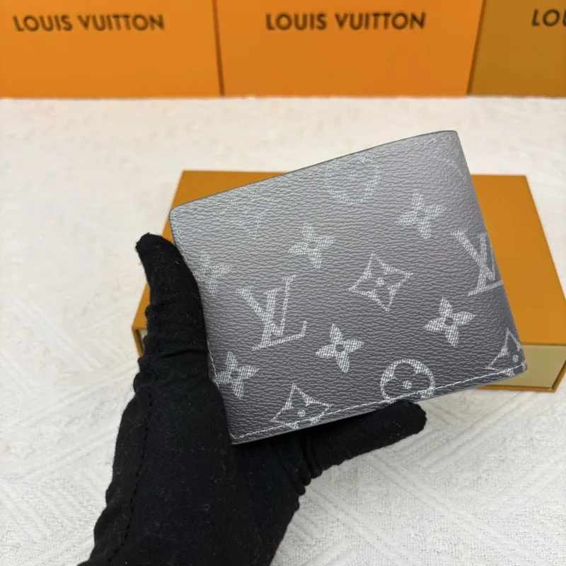 Alternative view of LV Wallets-1940