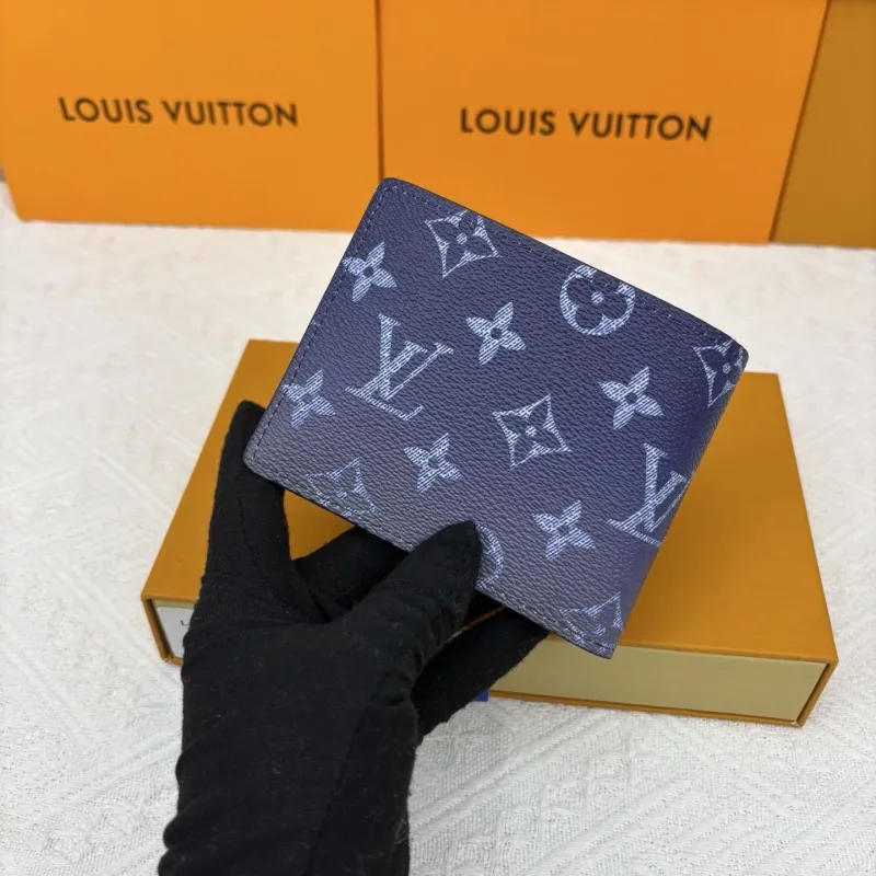 Alternative view of LV Wallets-1941