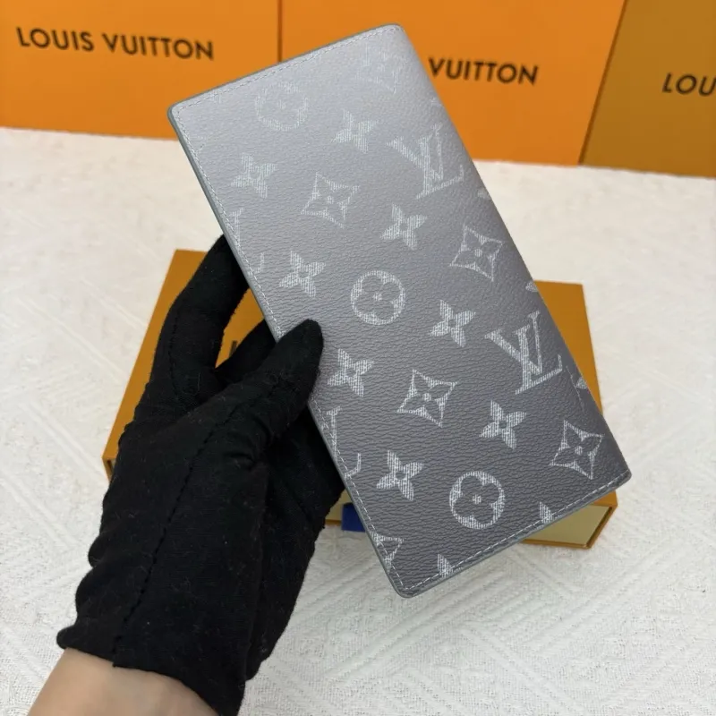 Alternative view of LV Wallets-1942