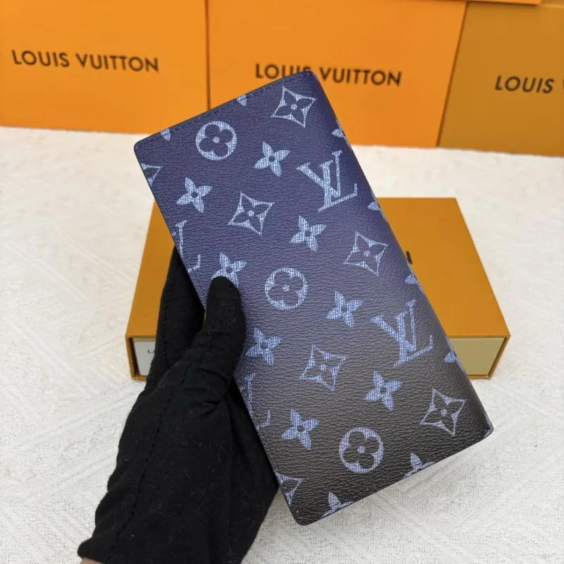 Alternative view of LV Wallets-1943
