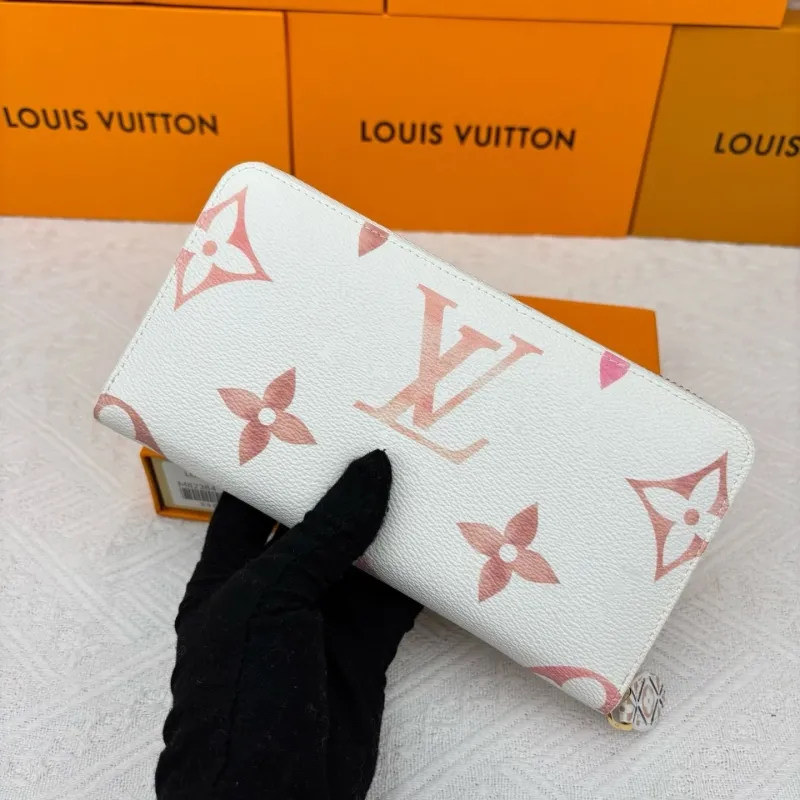 Alternative view of LV Wallets-1944