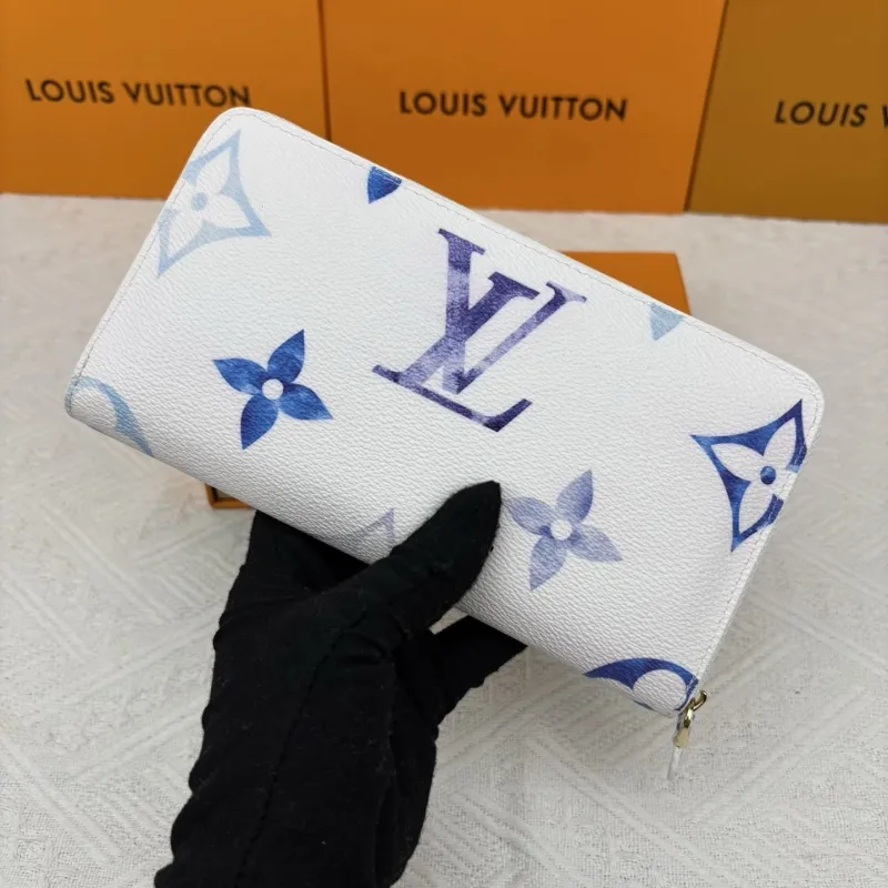 Alternative view of LV Wallets-1945