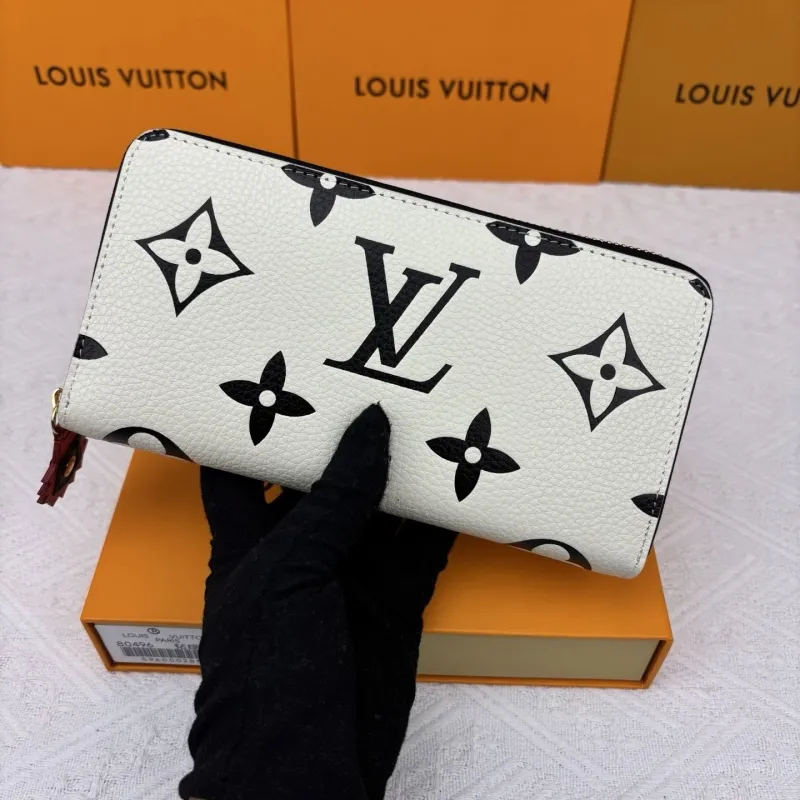 LV Wallets-1947