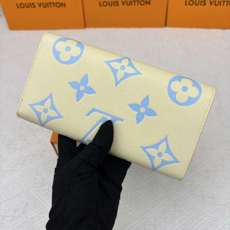 Alternative view of LV Wallets-1949
