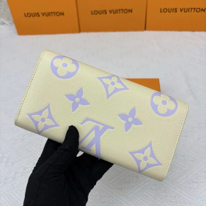 Alternative view of LV Wallets-1952