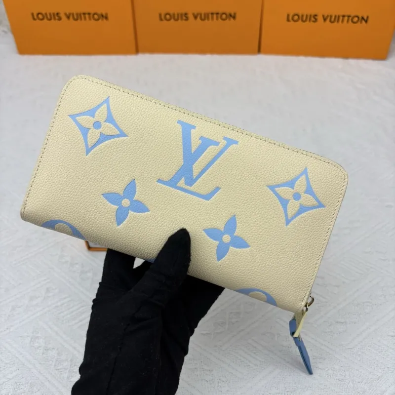 Alternative view of LV Wallets-1955