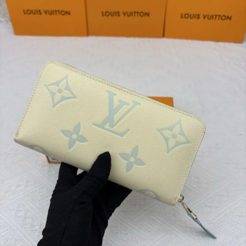Alternative view of LV Wallets-1956