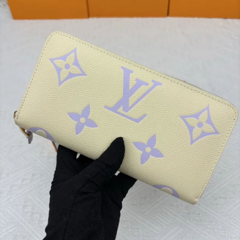 Alternative view of LV Wallets-1958