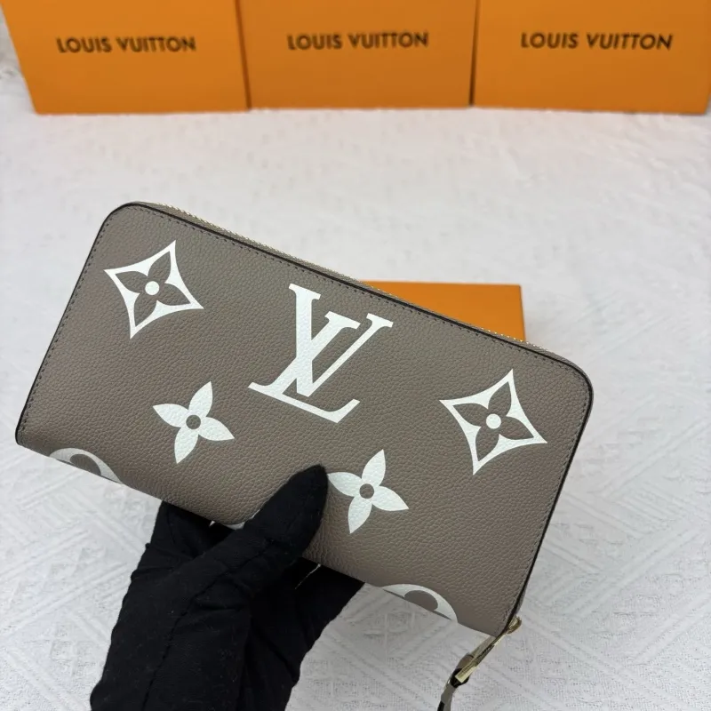 Alternative view of LV Wallets-1959
