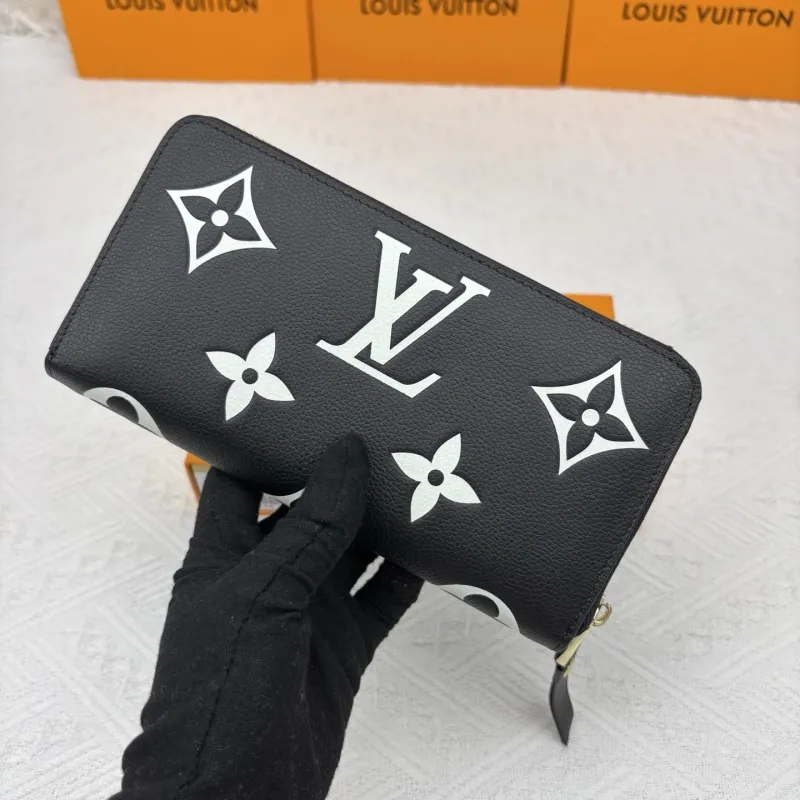 Alternative view of LV Wallets-1960