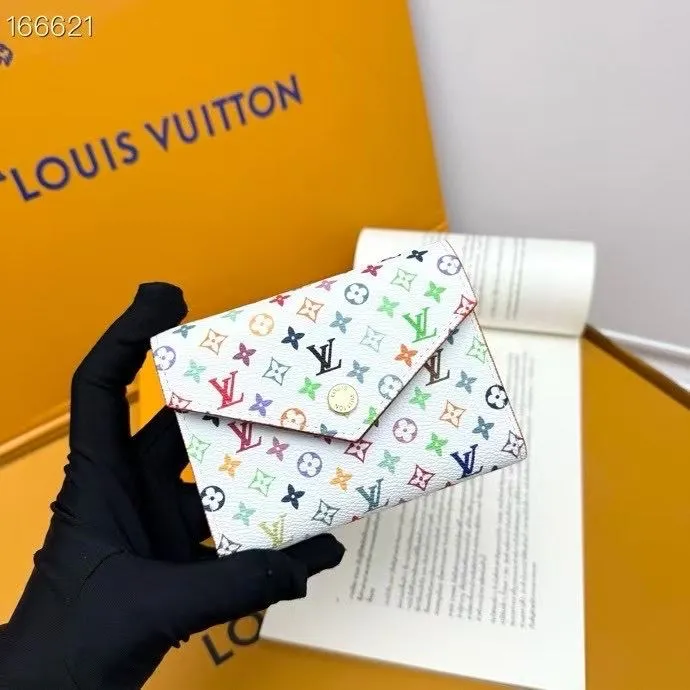 Alternative view of LV Wallets-1968