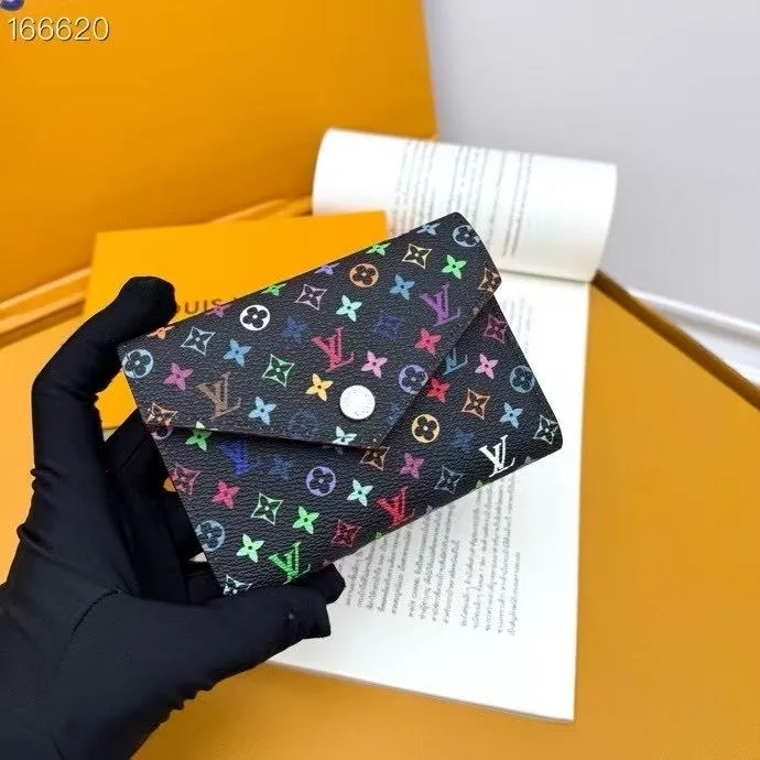 Alternative view of LV Wallets-1969