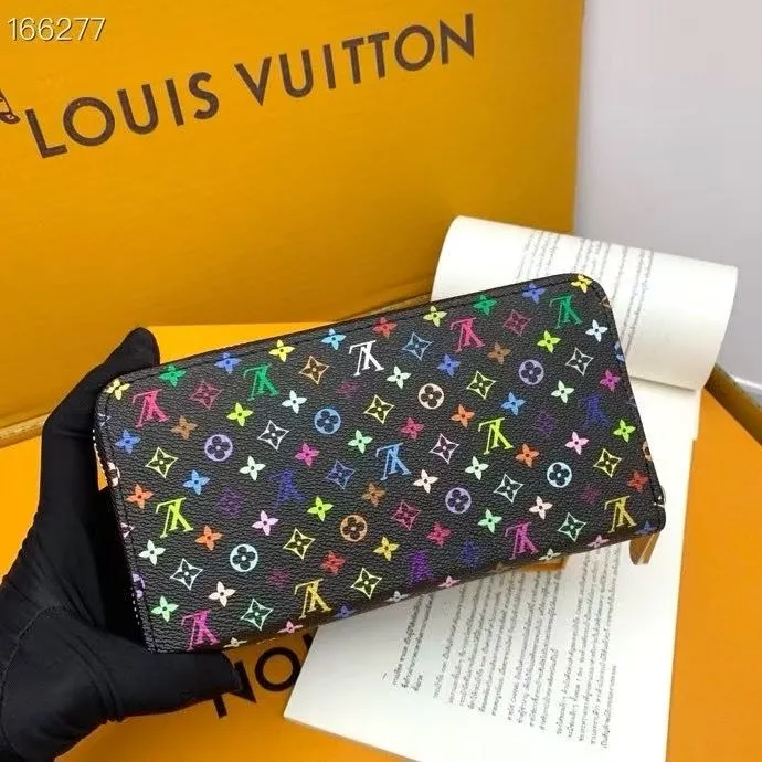 Alternative view of LV Wallets-1970