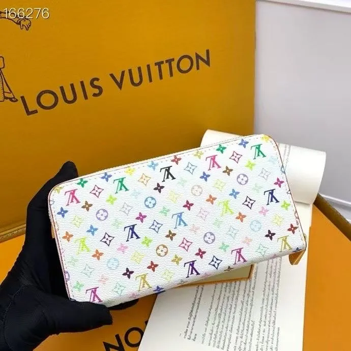 Alternative view of LV Wallets-1971
