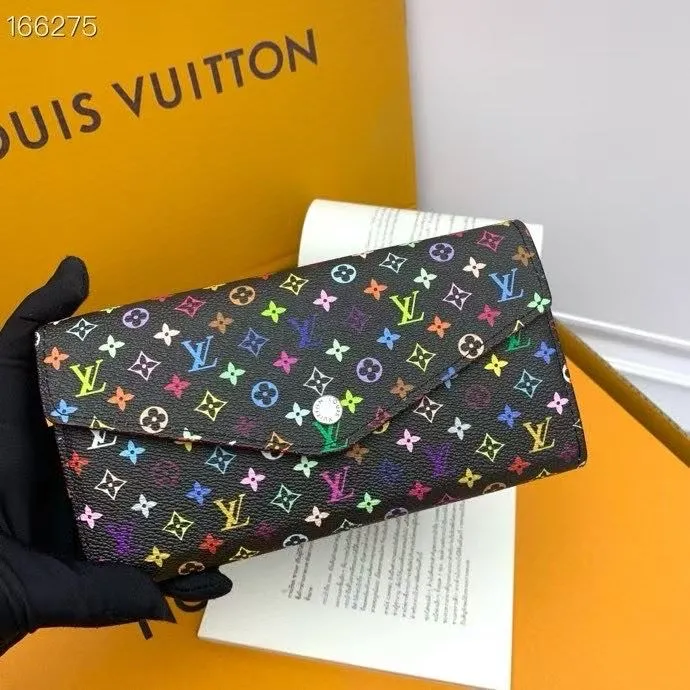 Alternative view of LV Wallets-1973
