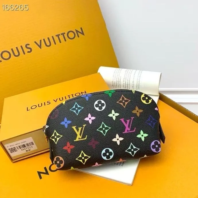 LV Wallets-1974