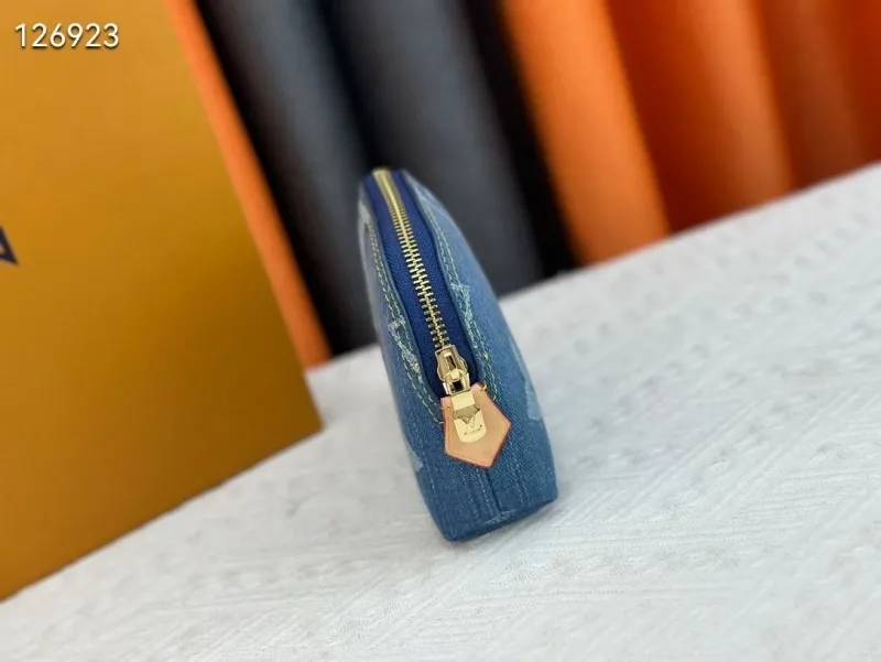 Alternative view of LV Wallets-1977