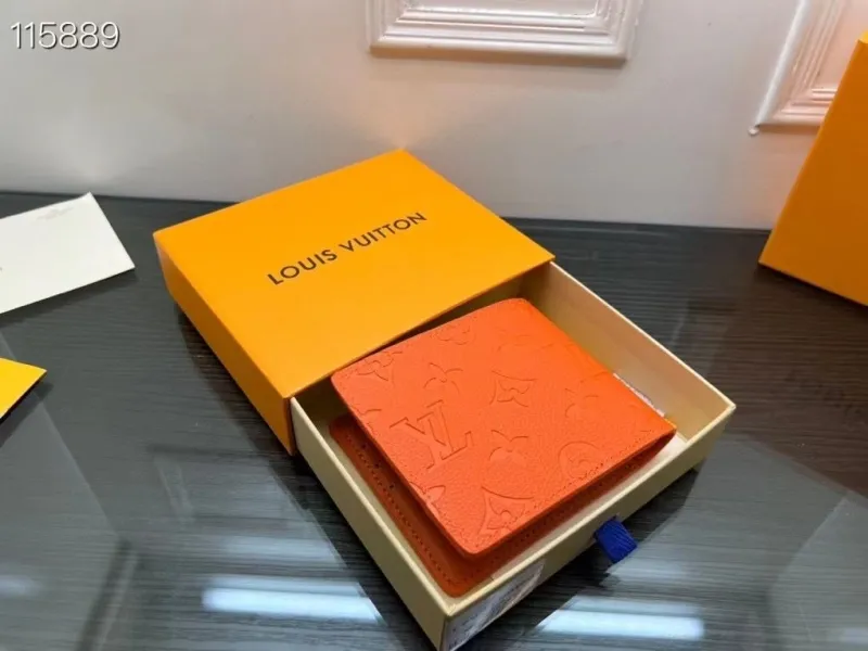 Alternative view of LV Wallets-1981