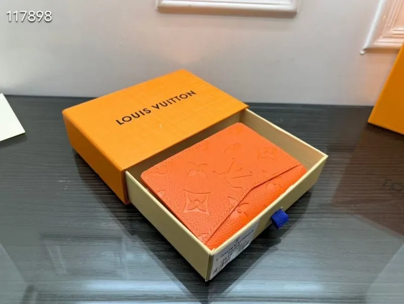 Alternative view of LV Wallets-1982