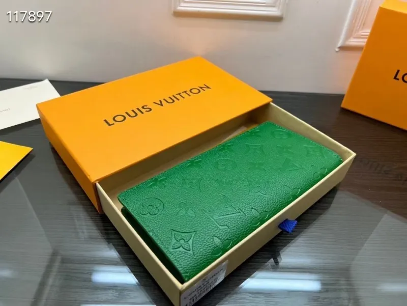Alternative view of LV Wallets-1986
