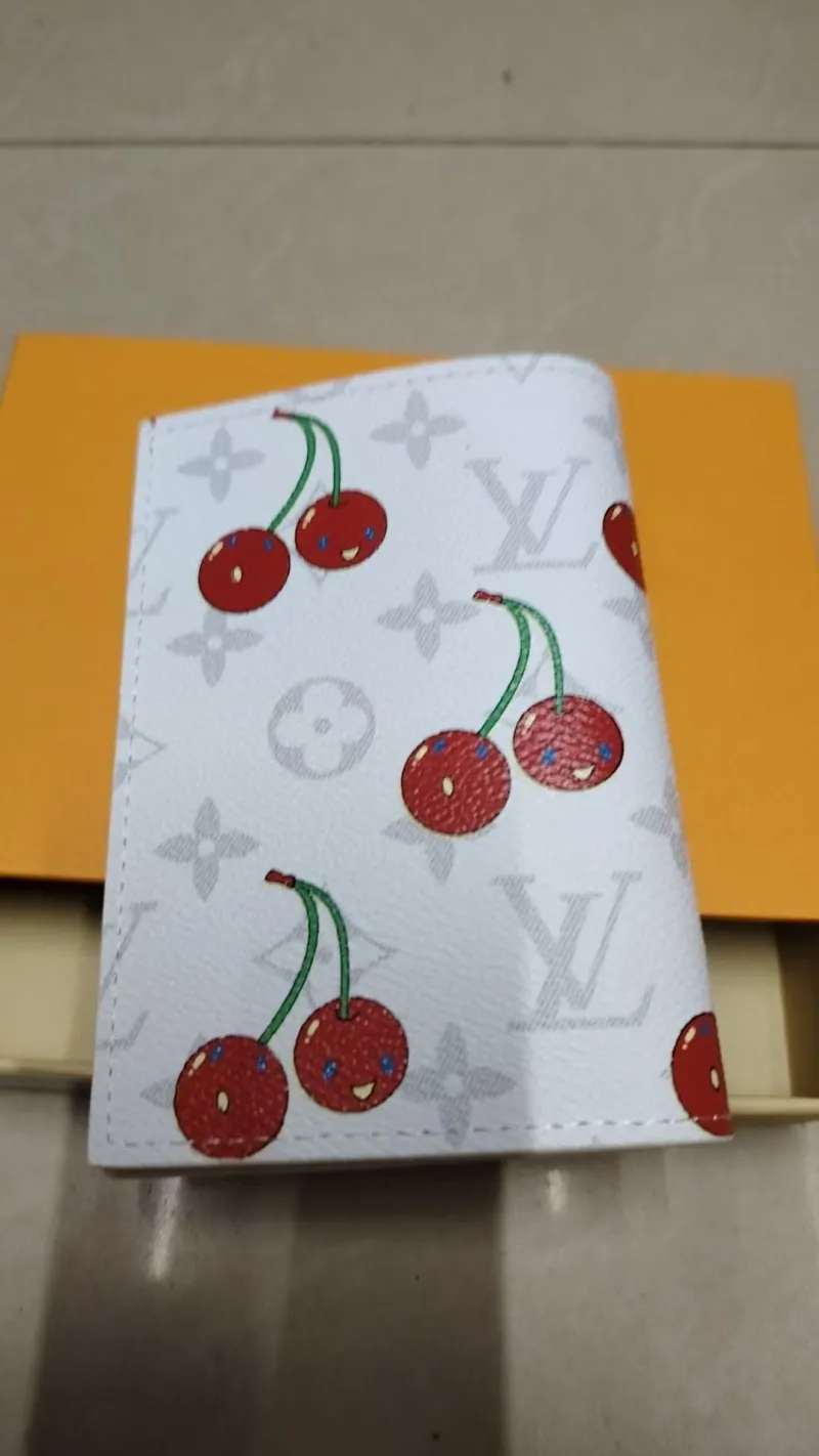 Alternative view of LV Wallets-1991