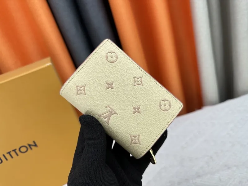 Alternative view of LV Wallets-1994