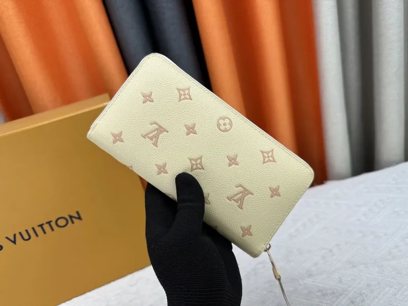 Alternative view of LV Wallets-1995