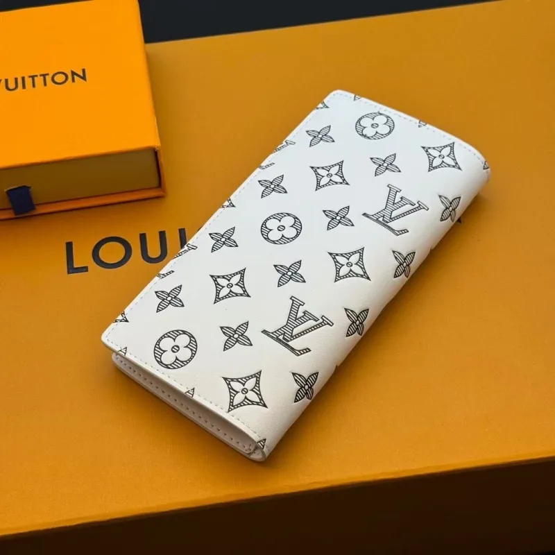 Alternative view of LV Wallets-1999