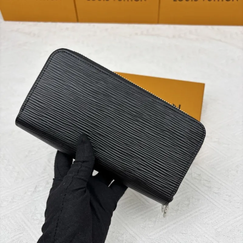 Alternative view of LV Wallets-2000