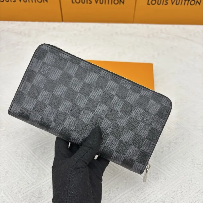 Alternative view of LV Wallets-2008