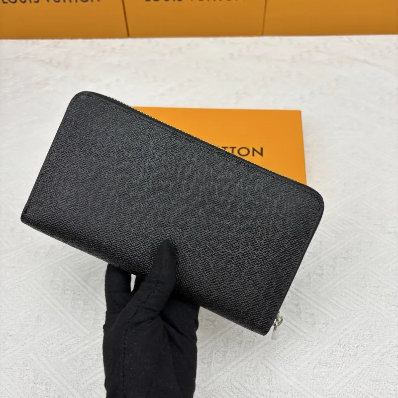 Alternative view of LV Wallets-2009