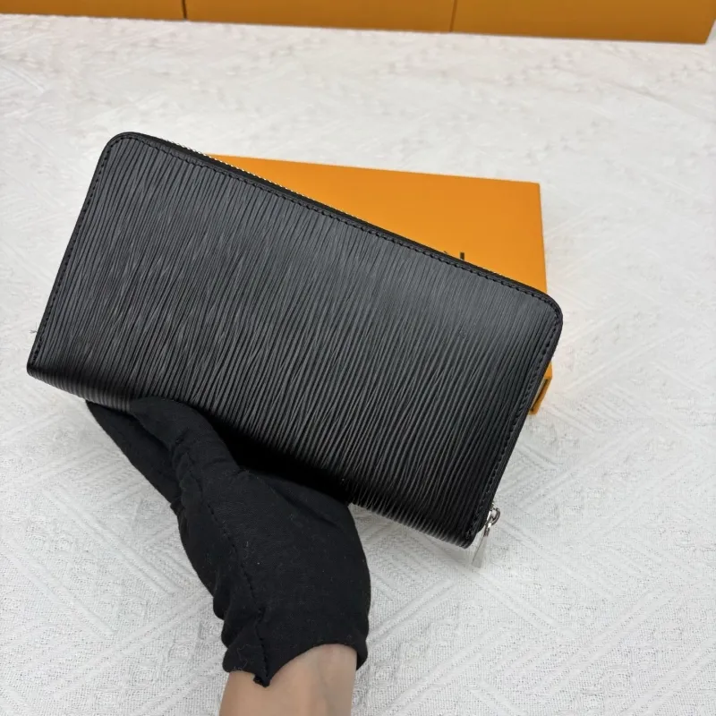 Alternative view of LV Wallets-2010