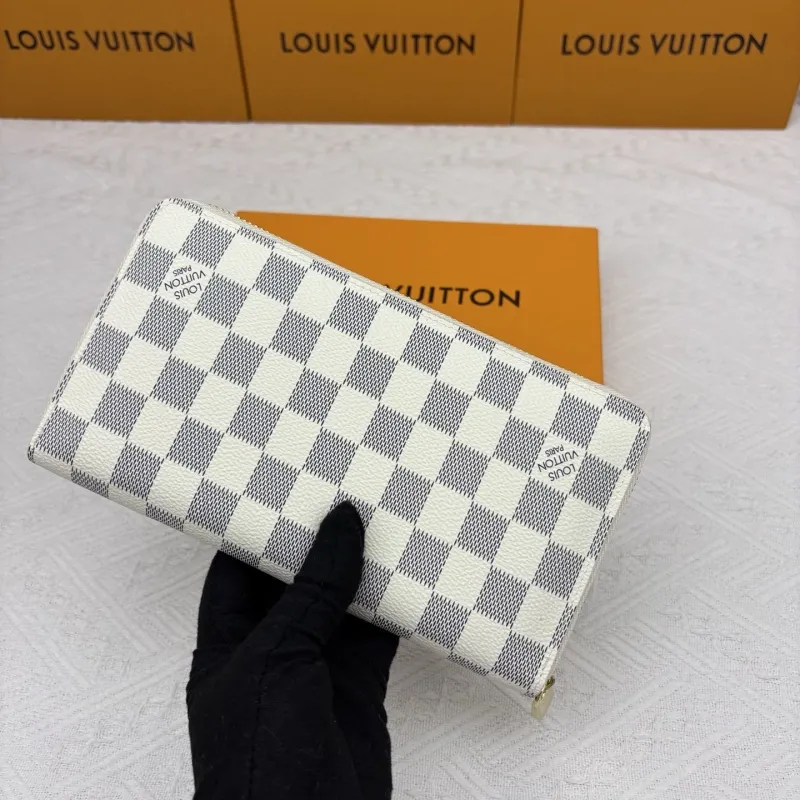 Alternative view of LV Wallets-2011