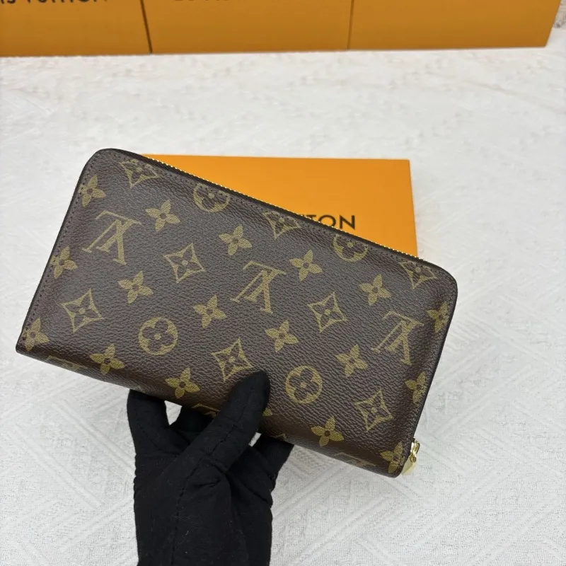 Alternative view of LV Wallets-2013
