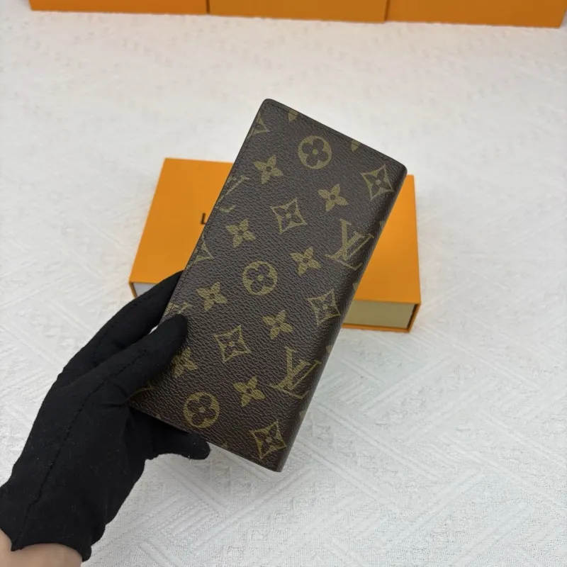 Alternative view of LV Wallets-2017