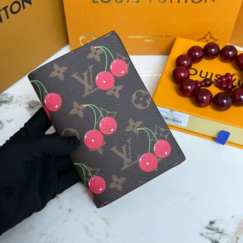 Alternative view of LV Wallets-2025