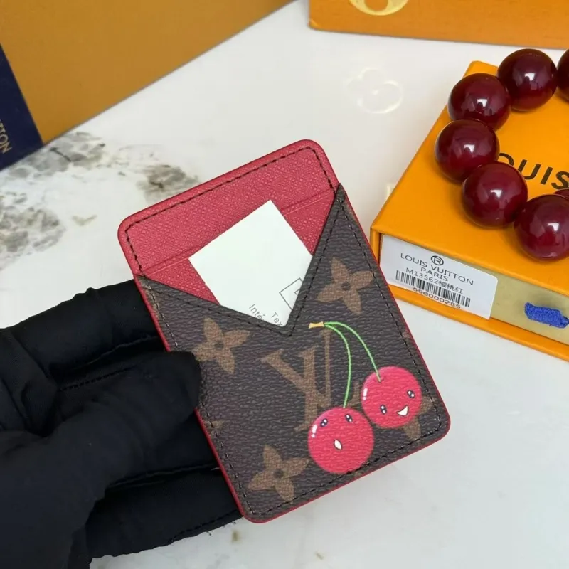 Alternative view of LV Wallets-2027