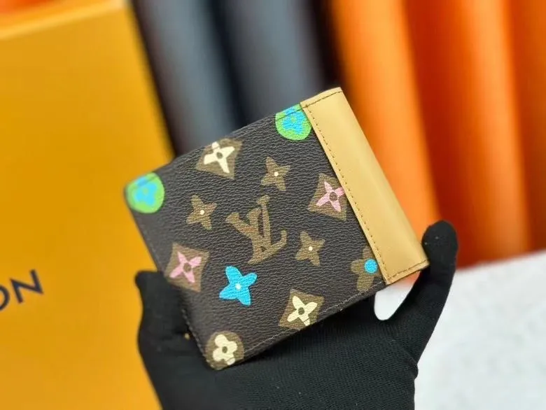 Alternative view of LV Wallets-2028