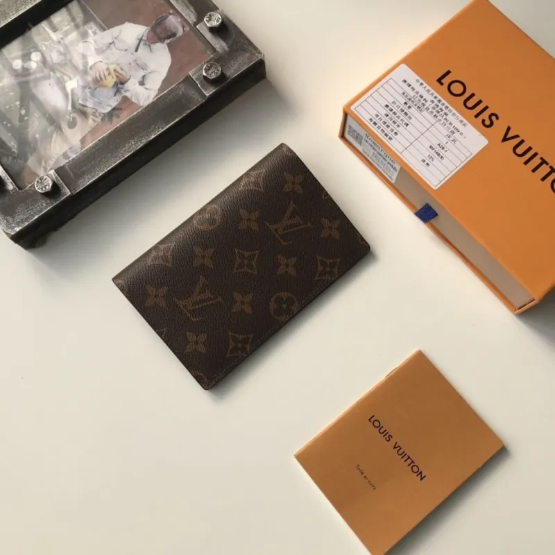 LV Wallets-2037