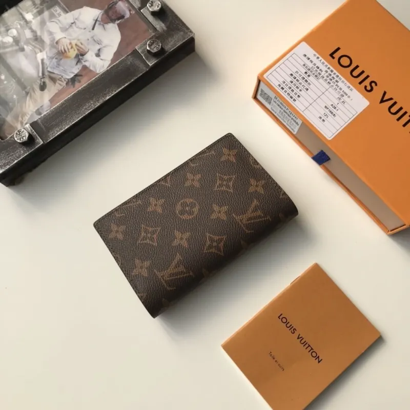 Alternative view of LV Wallets-2037