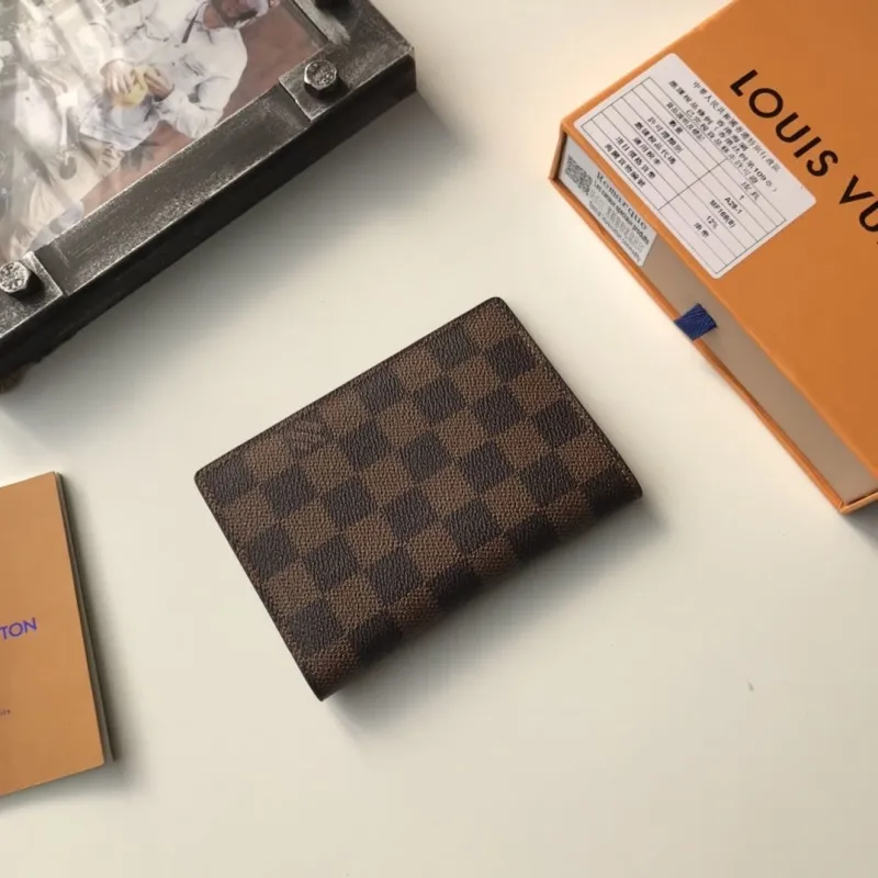 Alternative view of LV Wallets-2038