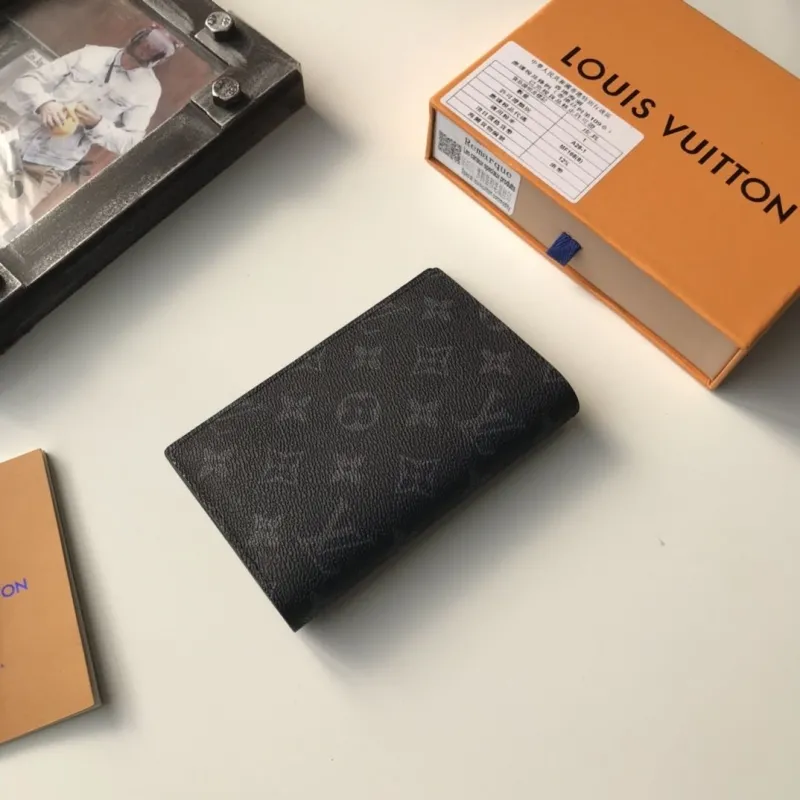 Alternative view of LV Wallets-2040