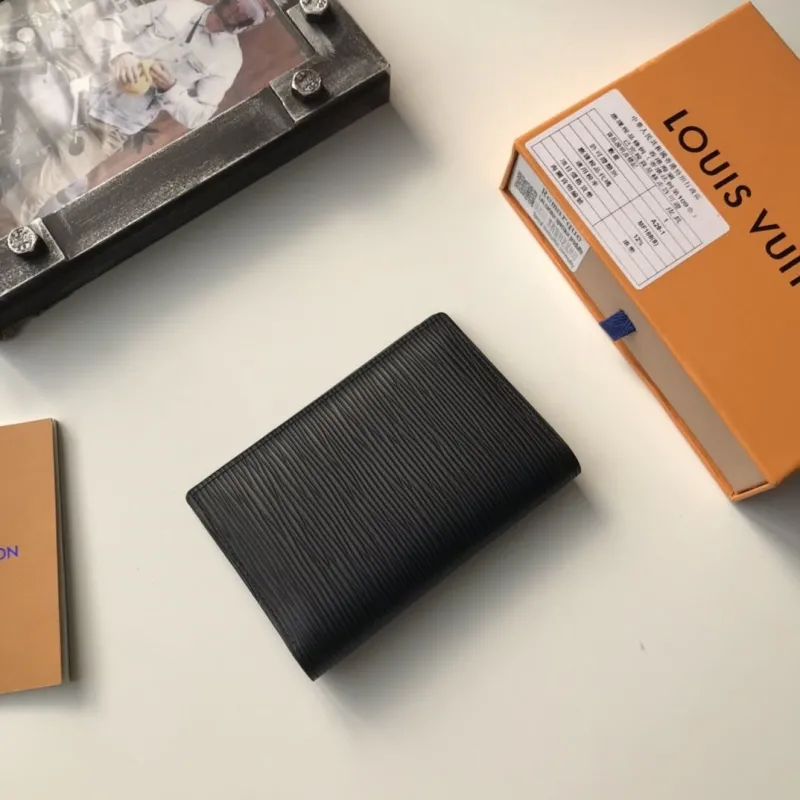 Alternative view of LV Wallets-2041