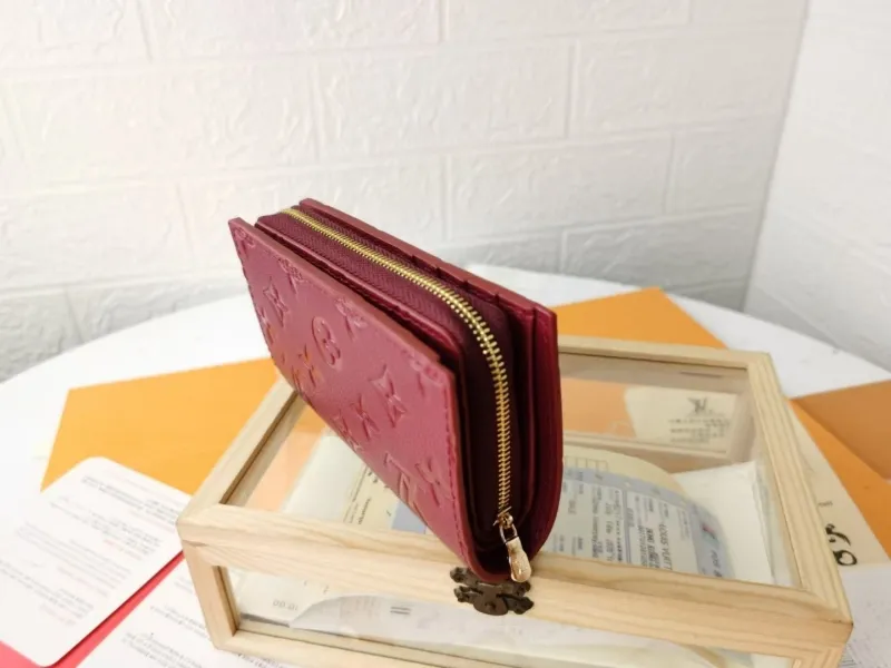 Alternative view of LV Wallets-2047
