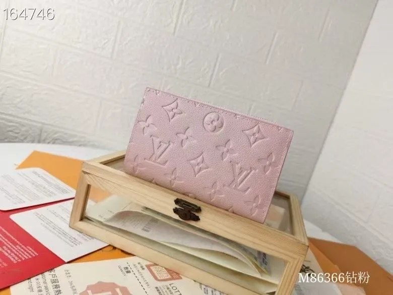 LV Wallets-2049